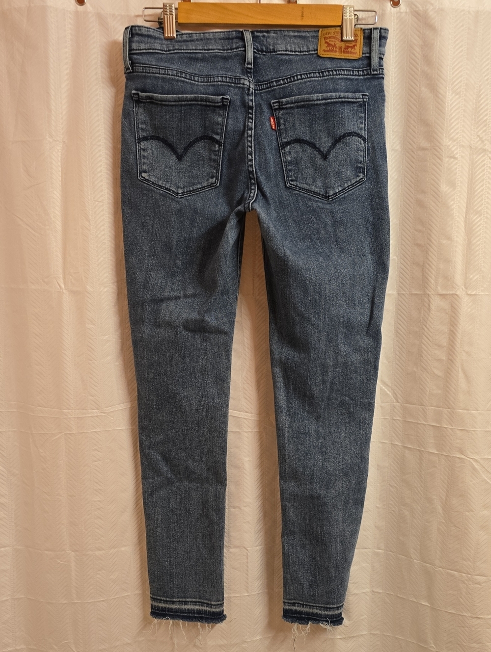 Levi's Jeans Women's Size 8 Sz 29 Blue Levis 711 Skinny Embroidered Frayed-hem
